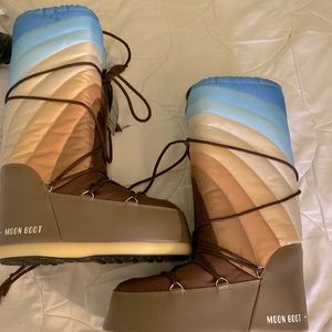 MOON BOOTS